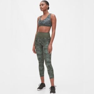 GapFit High Rise Print Pocket 7/8 Leggings in Sculpt Revolution Size XS Camo